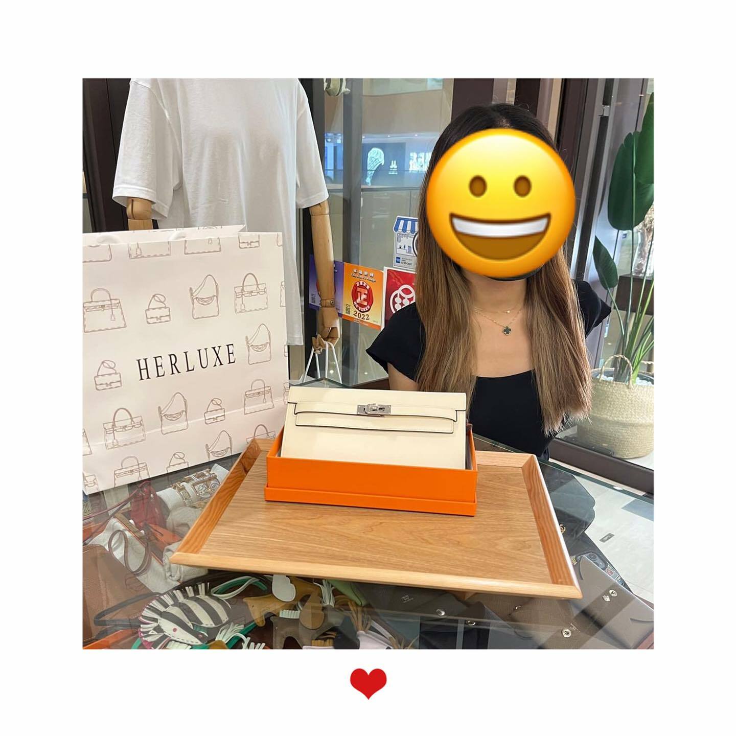 爽快靚靚來店買咗KTG奶油白拼芝麻色🎉 佢朋友之前幫襯過我哋買袋☺️ 所以靚靚非常信任HERLUXE口碑🙌 並長期關注新資訊❤️ 很鐘意買到現貨可即時用👍 對我哋提供嘅服務很滿意👏 多謝你嘅支持與認可🫶