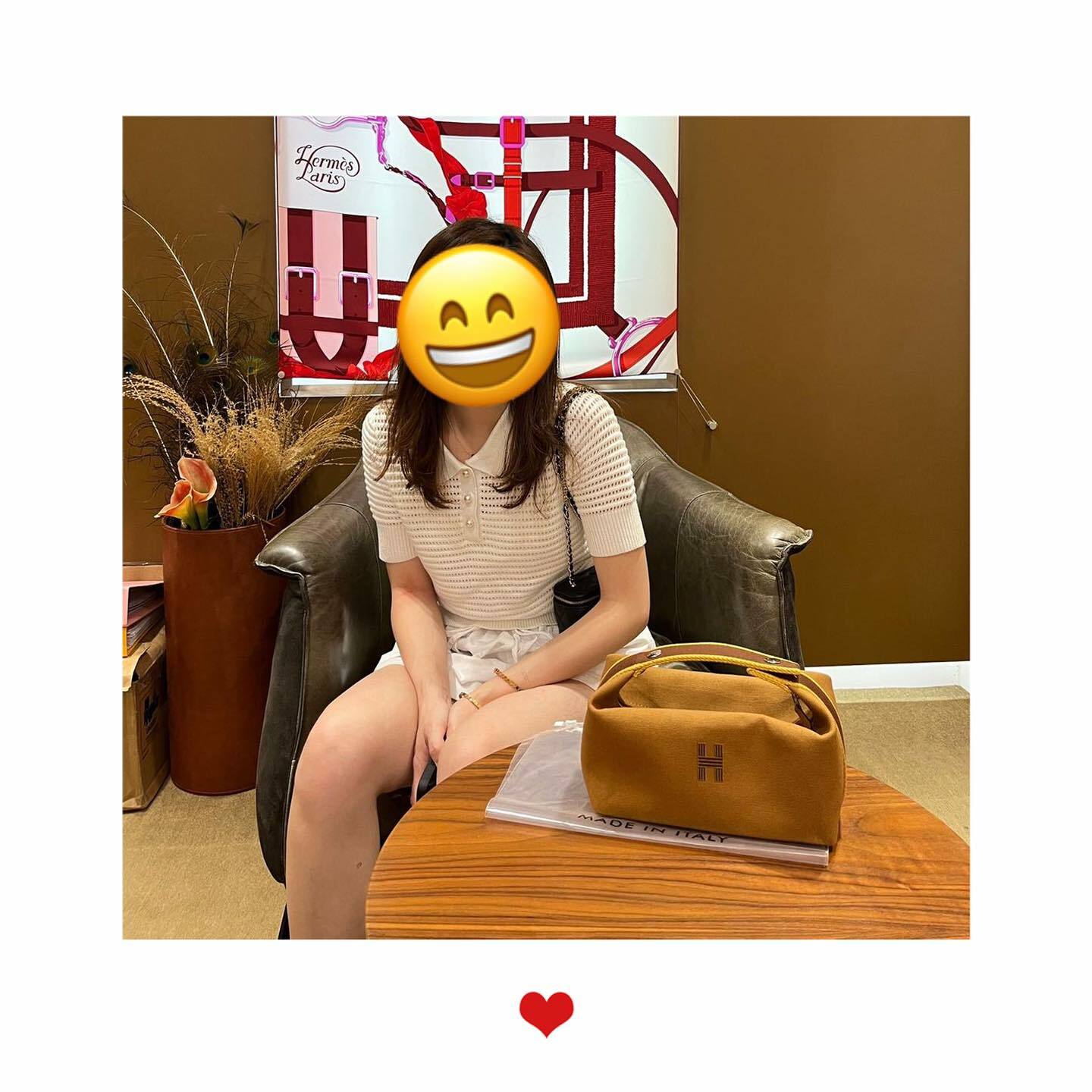 爽快靚靚來pick up飯盒包🎉 之前還幫襯我哋預訂mini bolide黑銀😍 非常信任HERLUXE訂貨服務❤️ 夠方便又可以買到心頭好👍 多謝你嘅支持🫶