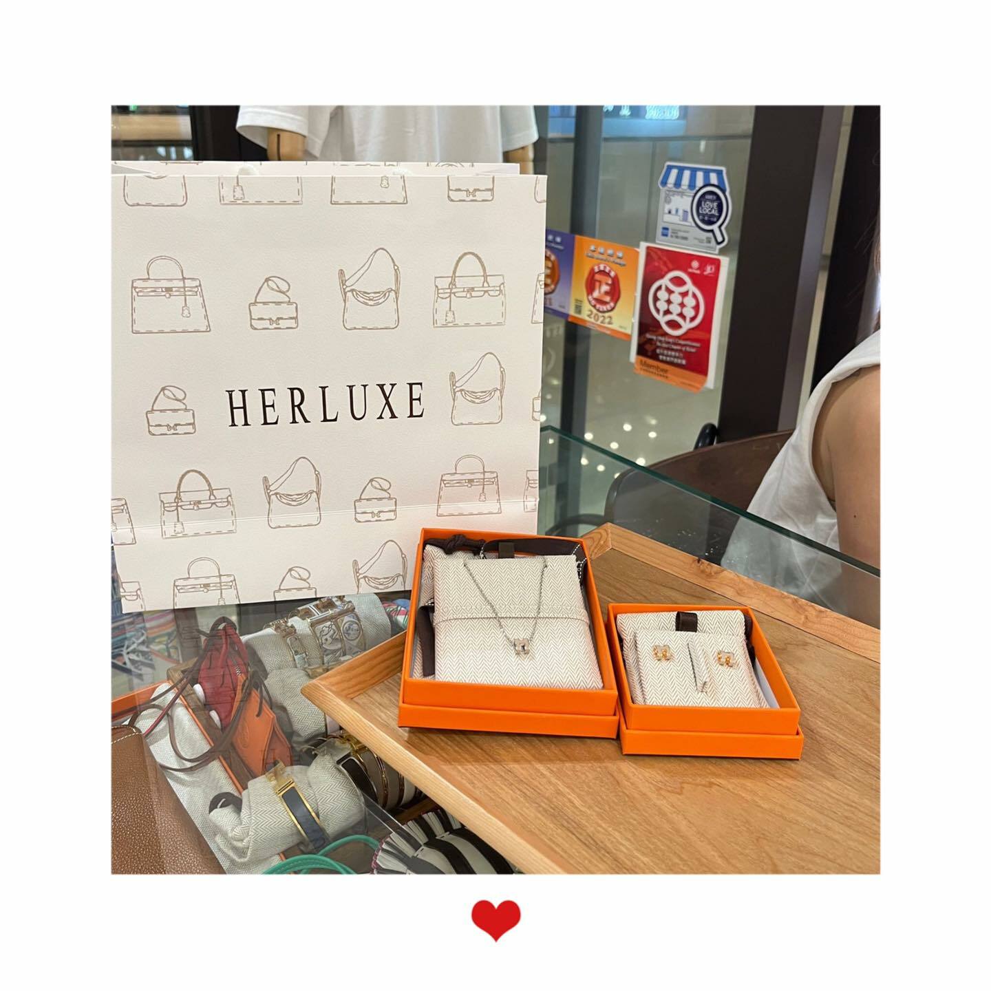 爽快靚靚來店買咗頸鏈同耳環🎉 係經朋友推薦在網上關注咗我哋❤️ 鐘意HERLUXE門店有多現貨可睇嘅模式🫰多謝你哋嘅支持🫶