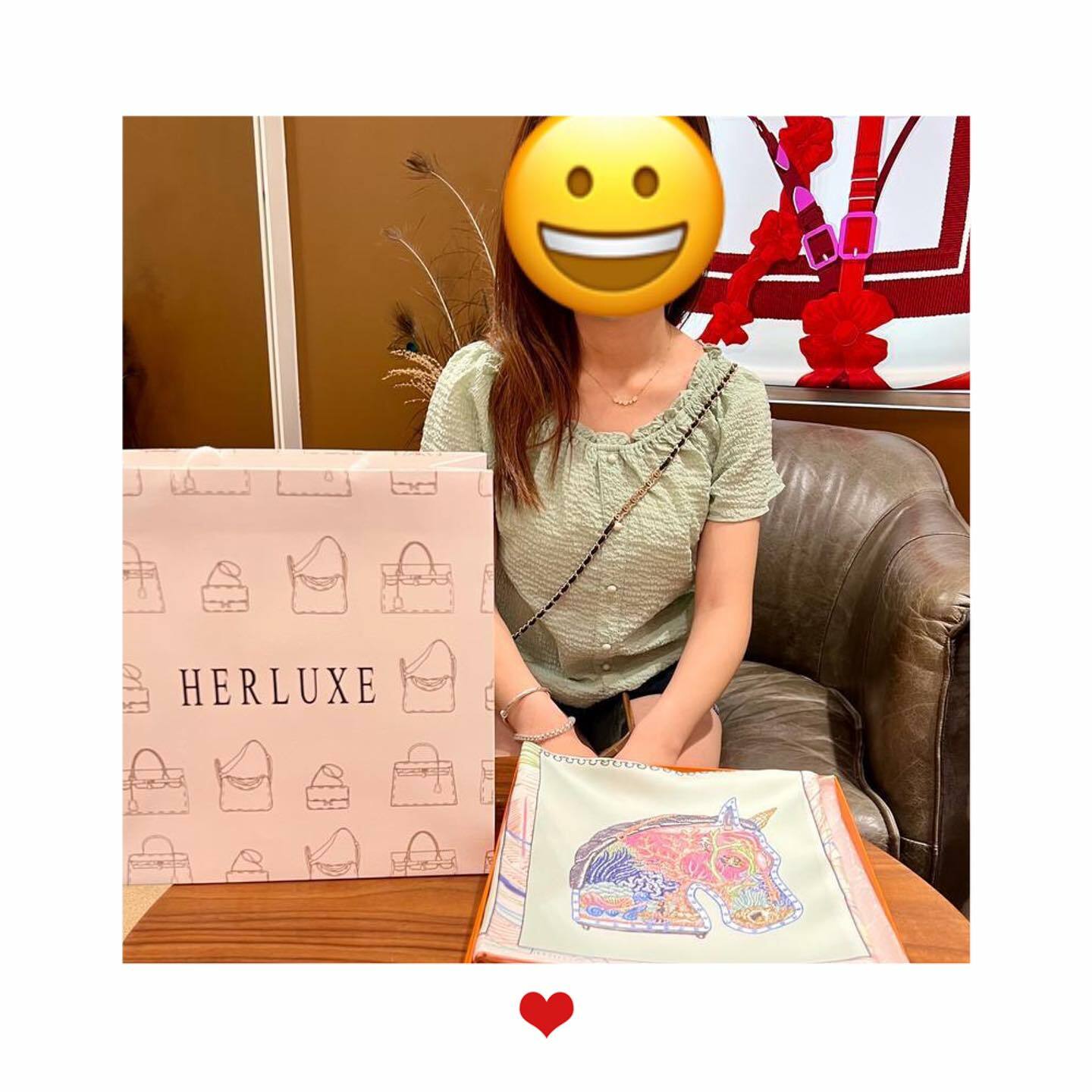 爽快靚靚來pick up scarf🎉 見到實物很滿意☺️ 表示會繼續關注HERLUXE直播🫰多謝你嘅支持🫶