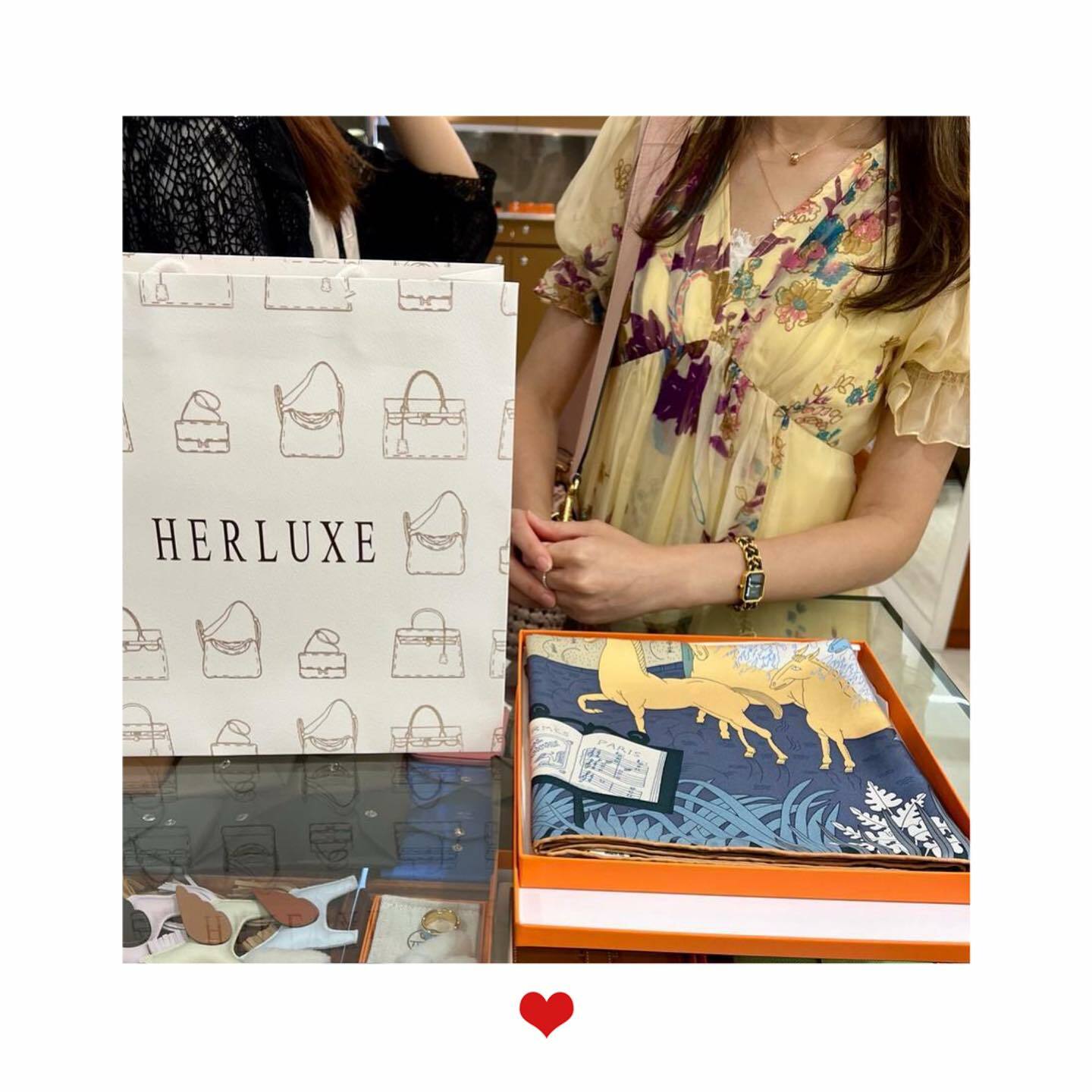 爽快靚靚來pick up scarf🧣仲對P18白色系列很有興趣😍 靚靚表示期待下次直播再來幫襯我哋🫰 多謝你嘅支持🫶