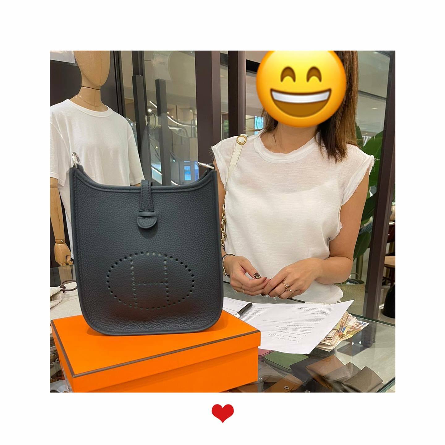 爽快靚靚睇直播火速落單mini E 盧梭綠💚 覺得價錢吸引買得開心🥳 仲表示會繼續關注HERLUXE及支持我哋直播🫰 多謝你嘅支持與信任🫶