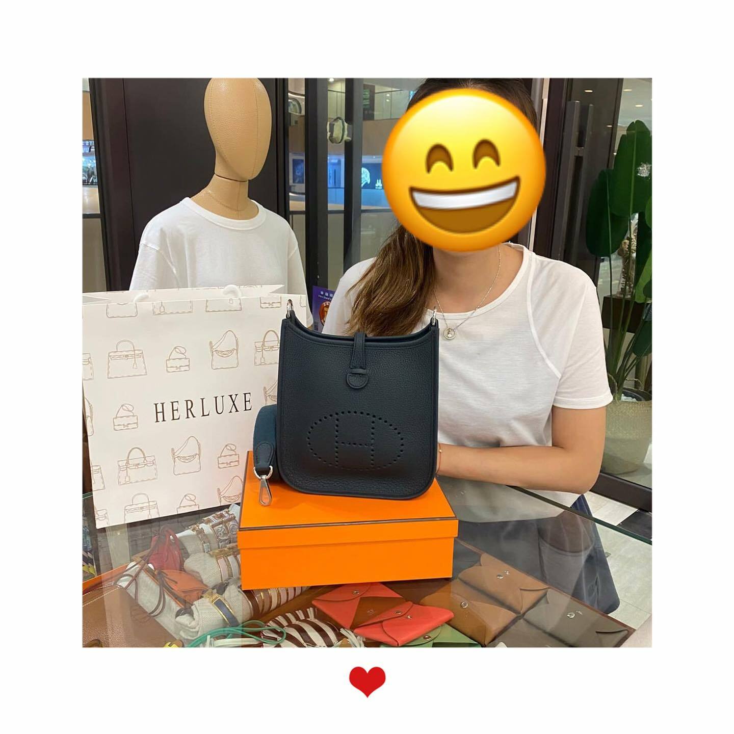 爽快靚靚睇直播即刻落單mini E 盧梭綠🎉 大讚我哋線上同事成熟細心的應答提供專業資訊推薦🫰成功打消咗靚靚本來的顧慮👏 由原本睇中另一間店 最終果斷選擇HERLUXE因為服務好、價錢吸引🤩 多謝你嘅支持與信任🫶