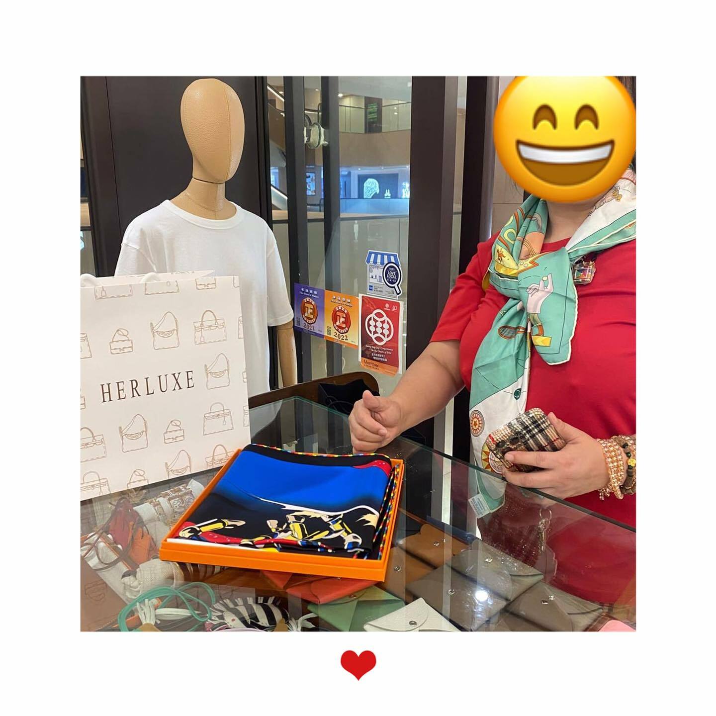 爽快靚靚來買咗scarf🥰 對我哋整體服務感到滿意🫰為了解更多最新資訊 即場關注咗HERLUXE social media❤️ 多謝你嘅支持🫶