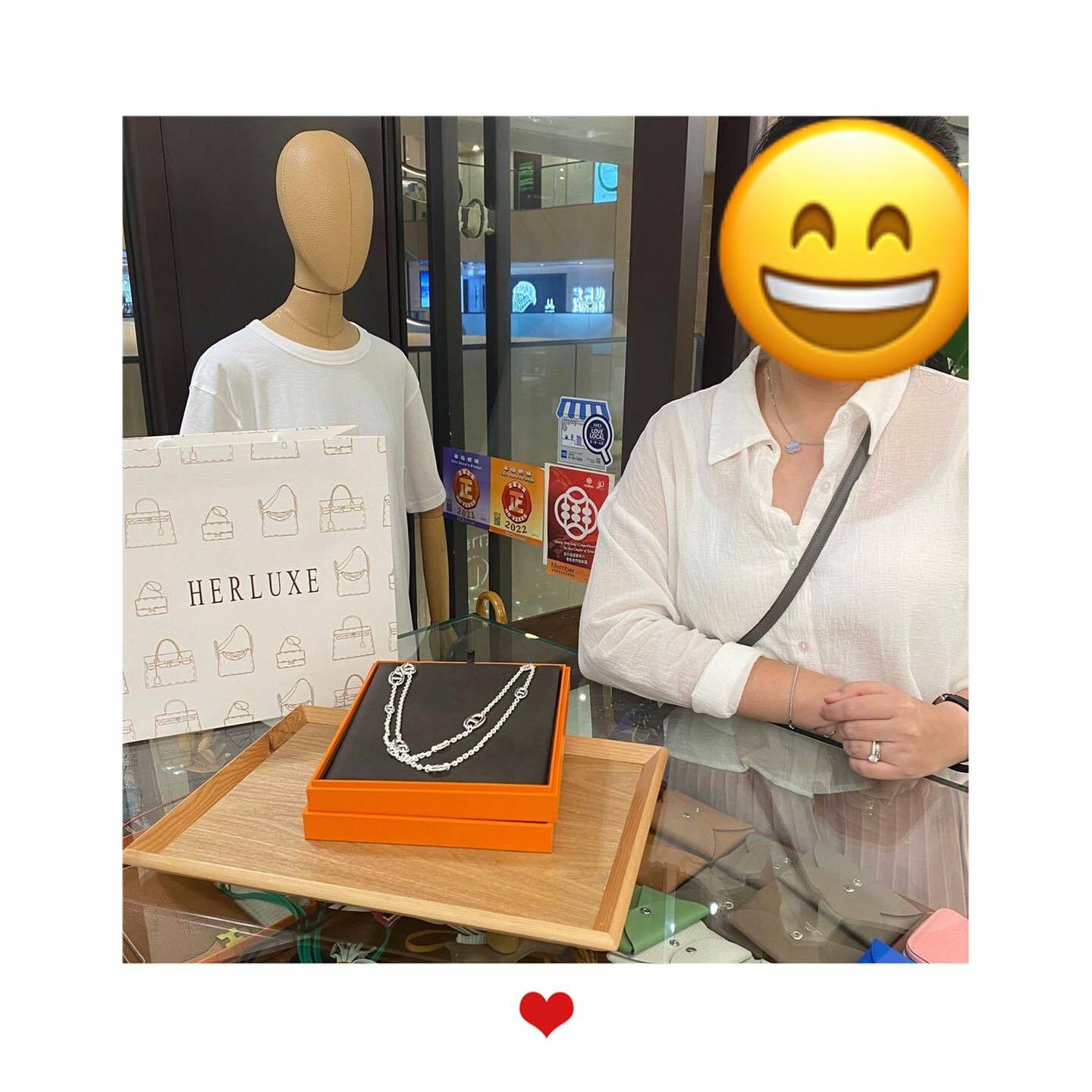 爽快靚靚來pick up豬鼻長鏈⛓ 非常開心可以買到市面很稀有款❤️ 靚靚關注同鐘意我哋運營模式 可以參考到其他客人買嘅貨品🥰 HERLUXE線下實體店也增加了購買信心👏 多謝你嘅支持🫶