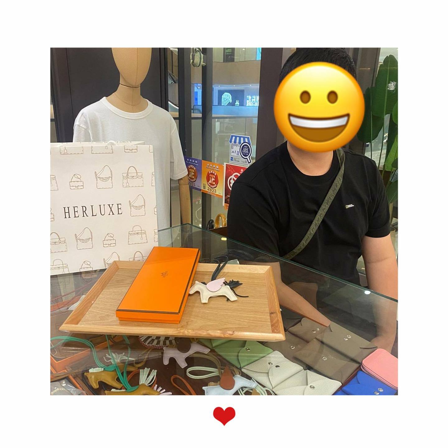 型男先生線上咨詢後到店買咗飛馬🐴 係送比靚靚嘅禮物🎁 仲對手袋都有興趣🤩 表示會持續關注HERLUXE❤️ 多謝你嘅支持🫶