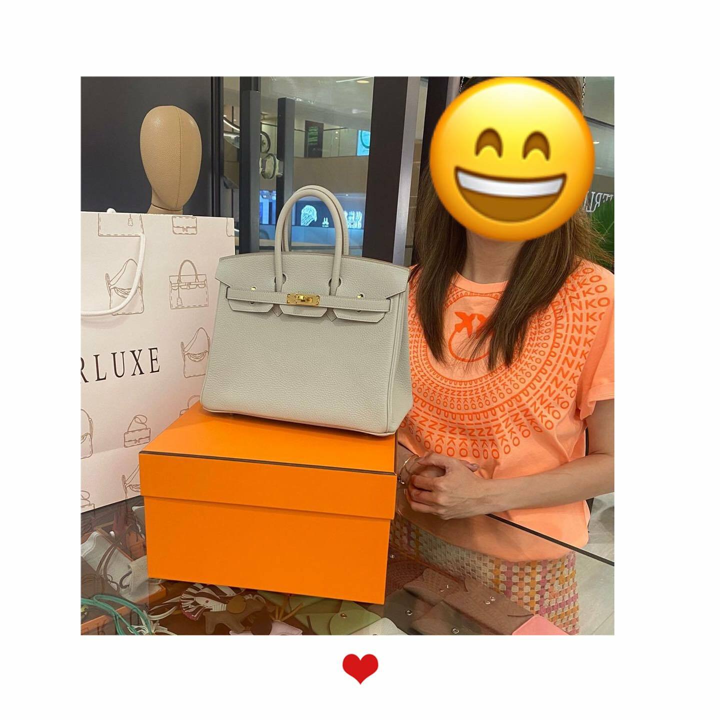 忠實馬迷靚靚來pick up B25珍珠灰🎉 首次幫襯我哋 係在線上咨詢後爽快落單🤩 靚靚很鐘意HERLUXE可以幫手訂到心儀款❤️ 覺得門店給她一種非常專業的形象 非常靠譜 買得放心🙌 被信任是一種幸福 多謝你嘅支持與認可🫶💪