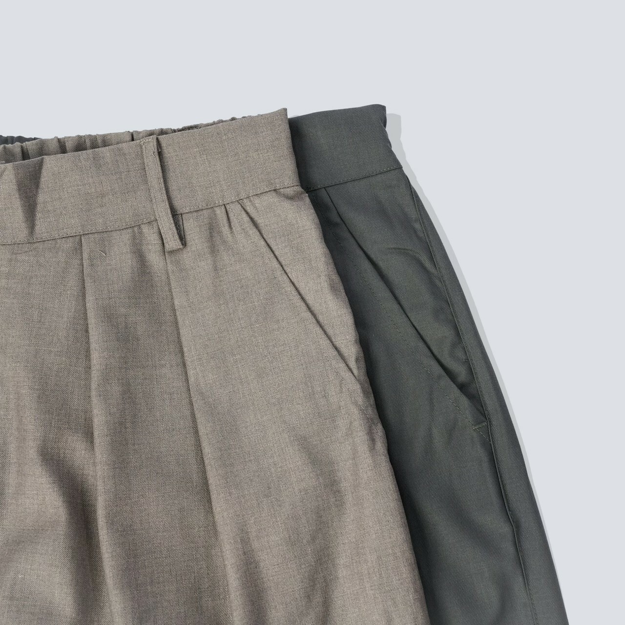 打摺寬鬆垂墜感長褲灰卡其和炭灰正面口袋細節照