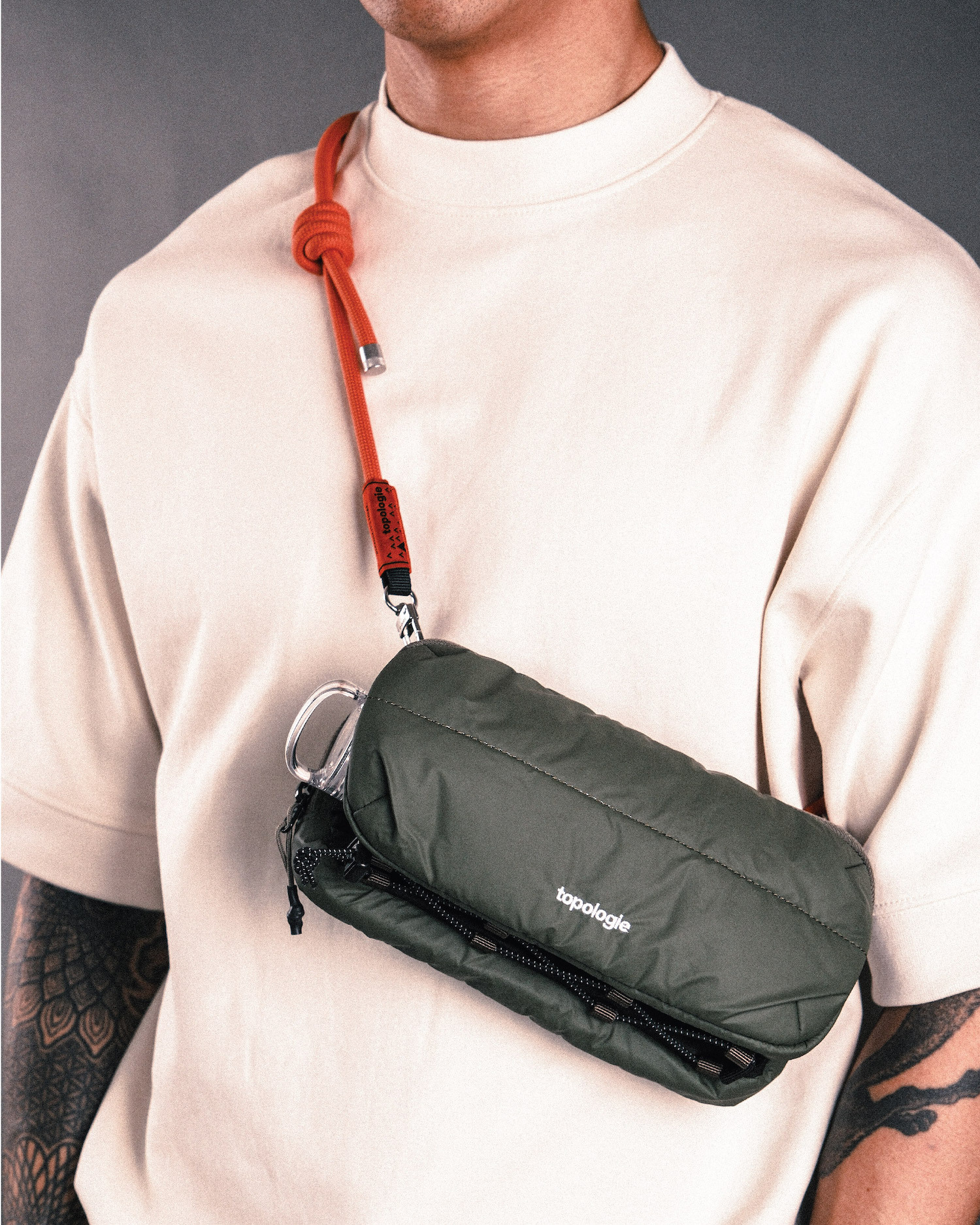 水瓶斜背包 | 米白 (絎縫)