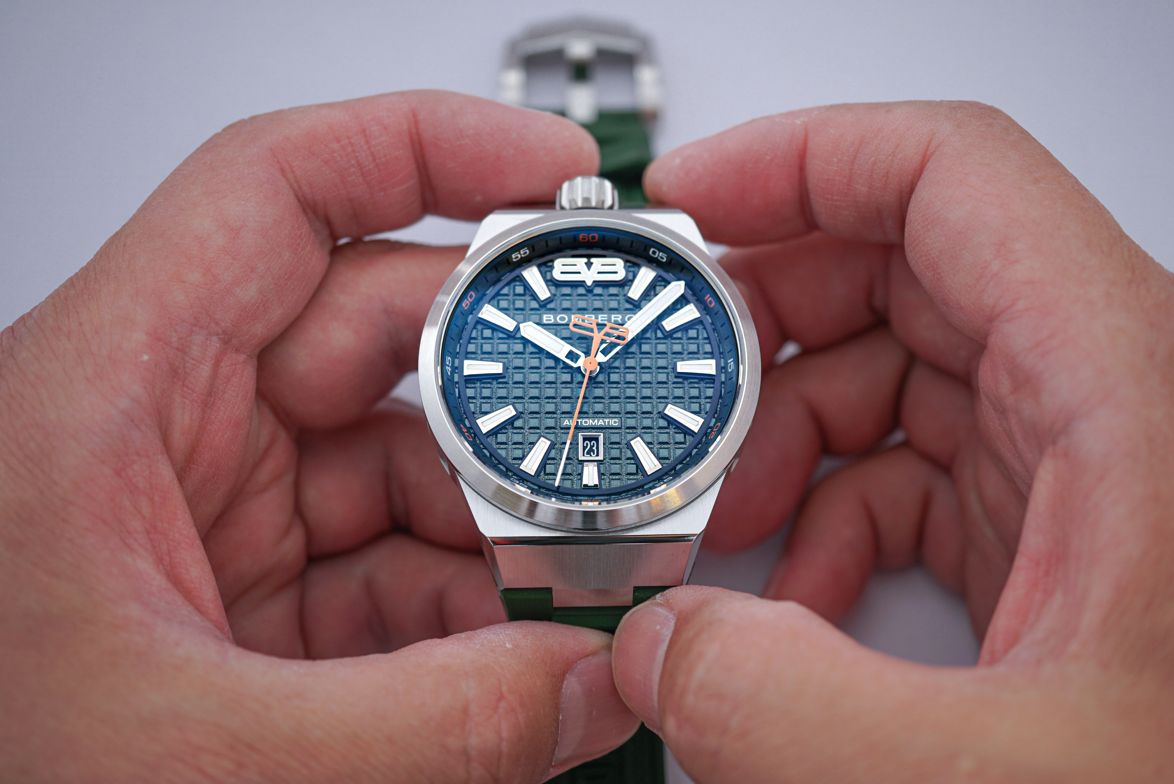 BOLT-68 NEO  自動機械大都會系列 日內瓦版