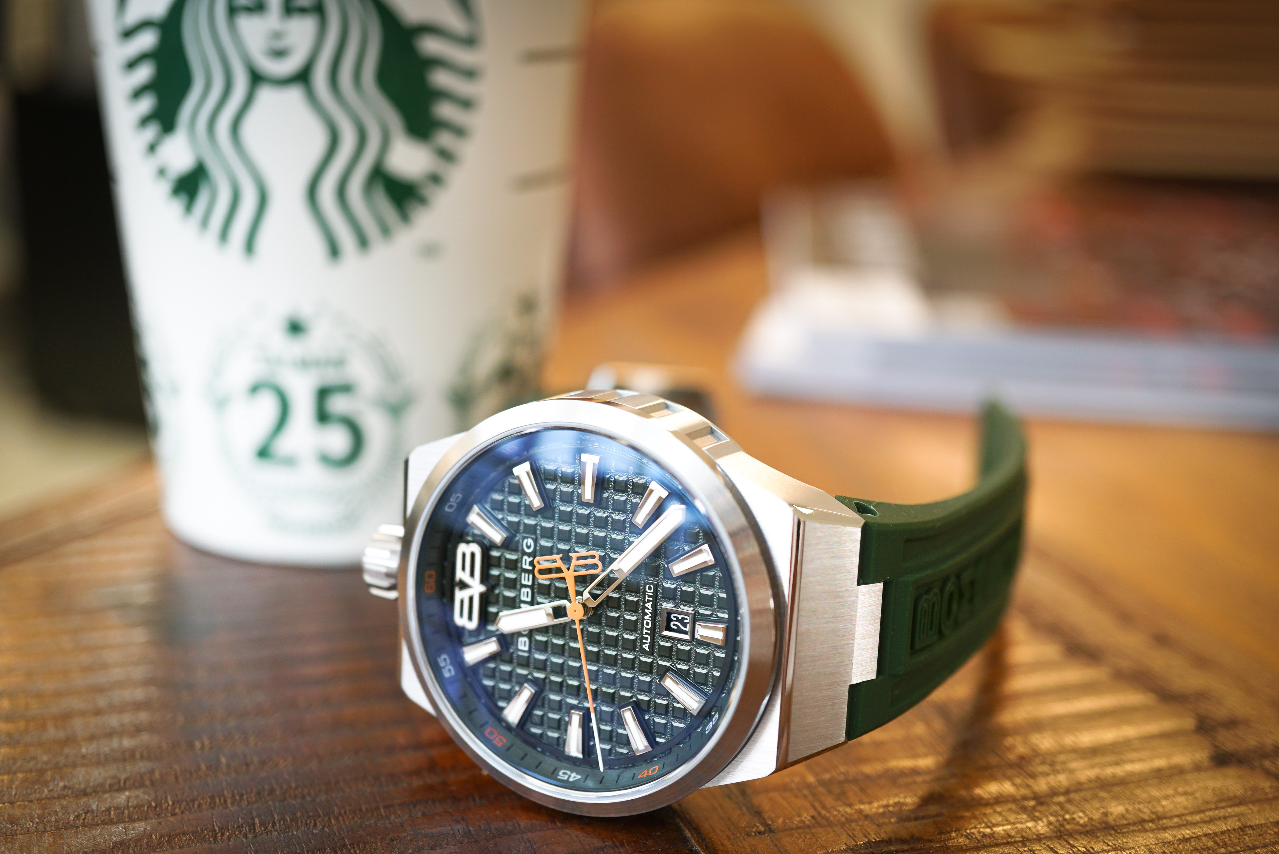 BOLT-68 NEO  自動機械大都會系列 日內瓦版