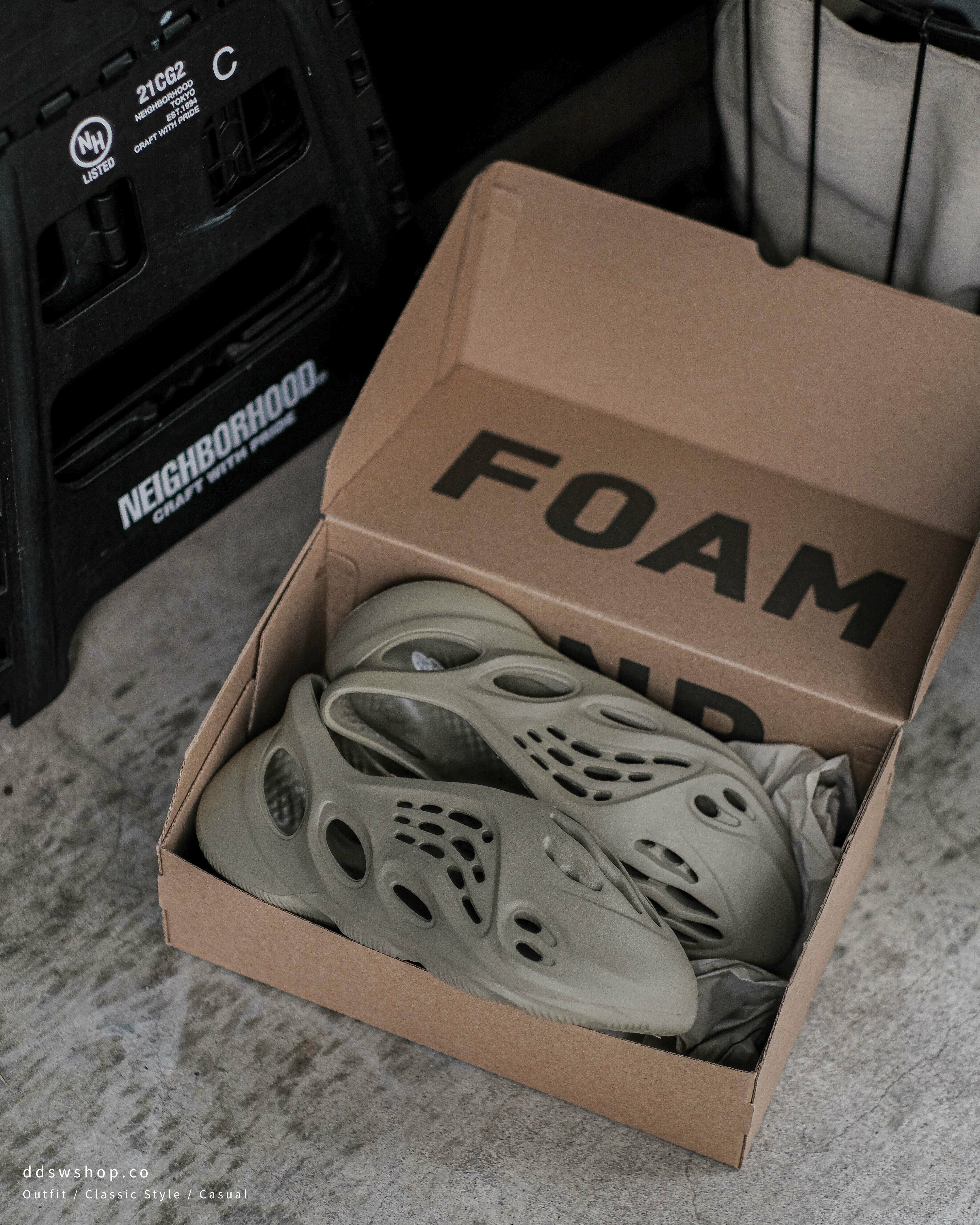 Adidas Yeezy Foam Runner 拖鞋 涼鞋 'Stone Salt' 淺沙棕 GV6840