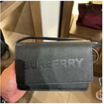 [S] BURBERRY LS HAMPSHIRE LOGO EMBOSSED LEATHER SMALL CROSSBODY BAG,BLACK, 80613591-BLACK (SB42)