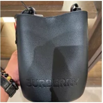 [S] BURBERRY SM LORNE EMBOSSED LOGO LEATHER BUCKET BAG,BLACK, 80528511-BLACK (SB44)