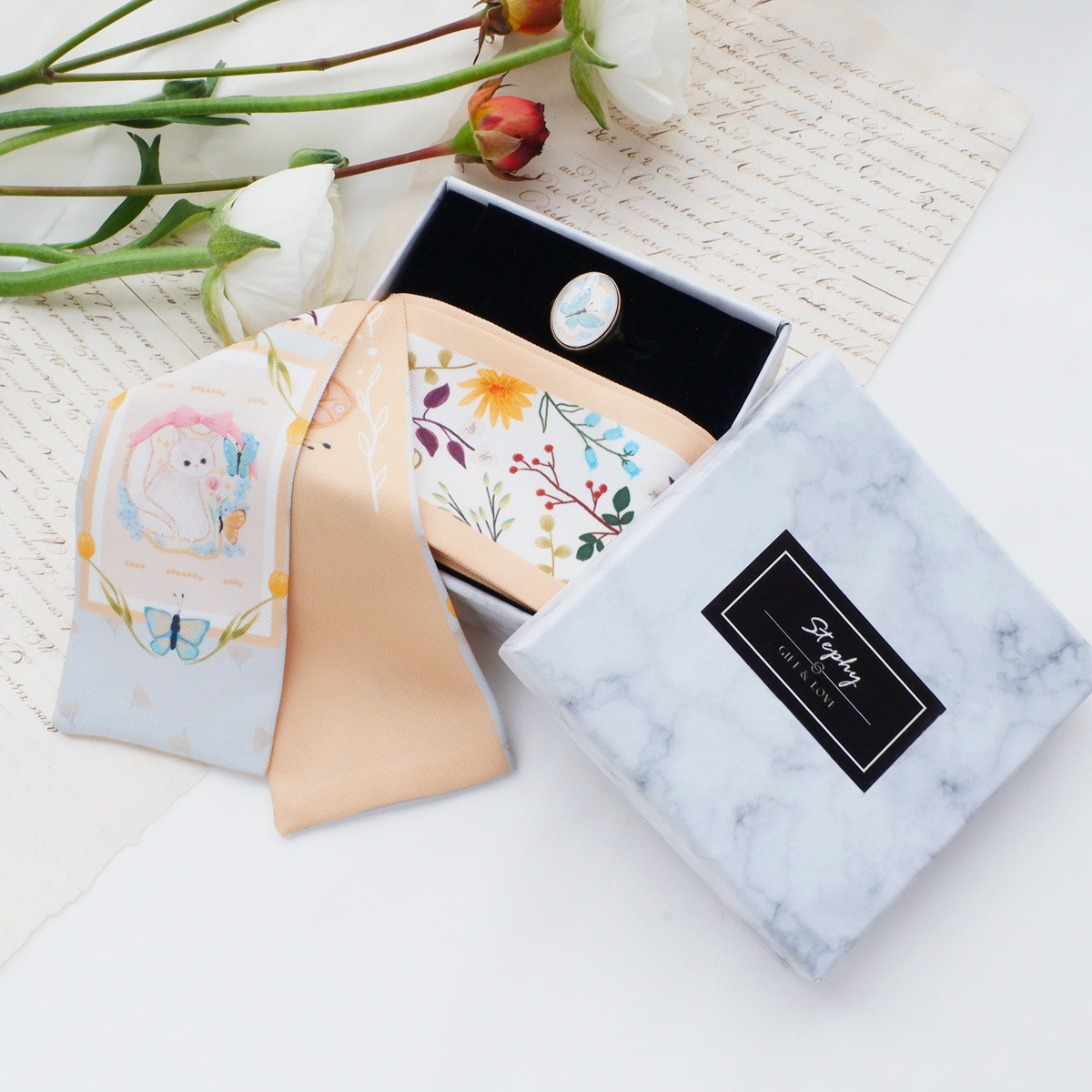 STEPHY 貓的午後長條絲巾配絲巾扣禮盒套裝