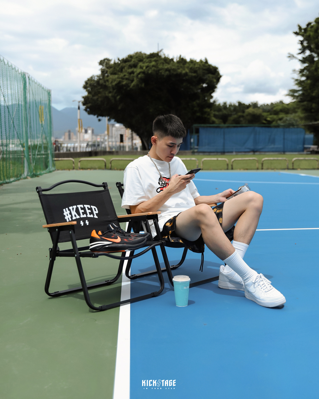 [特價商品無退換] #KEEP CAMPING CHAIR 黑色 標語 閃電 旅遊 登山 釣魚 野營 露營椅 摺疊椅【KS182-BK】