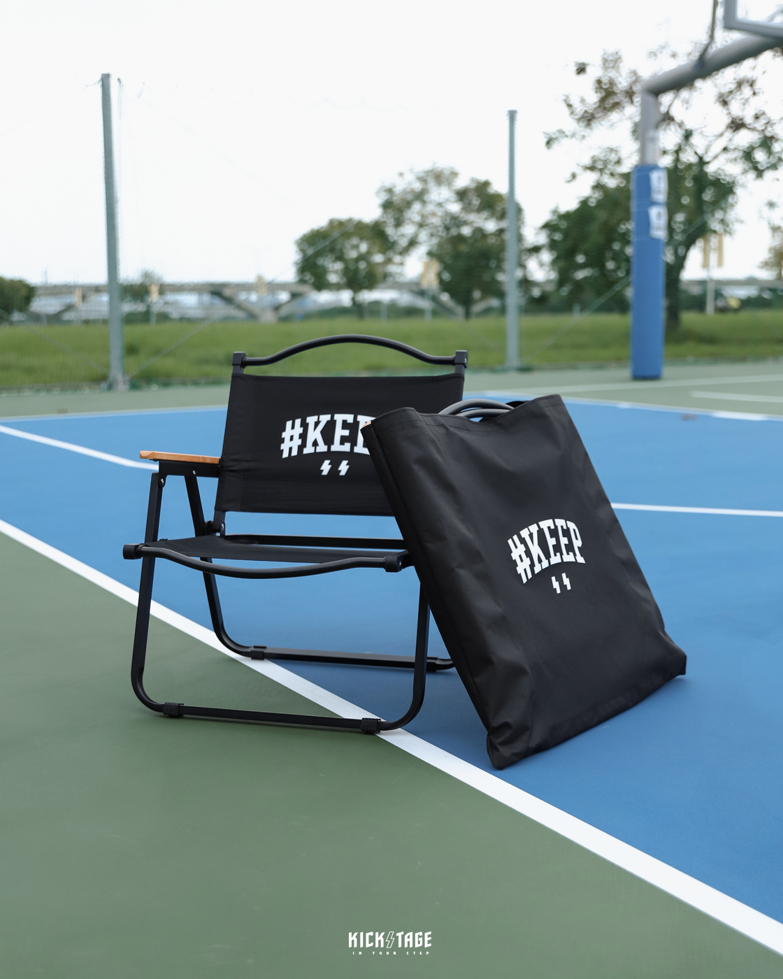 [特價商品無退換] #KEEP CAMPING CHAIR 黑色 標語 閃電 旅遊 登山 釣魚 野營 露營椅 摺疊椅【KS182-BK】