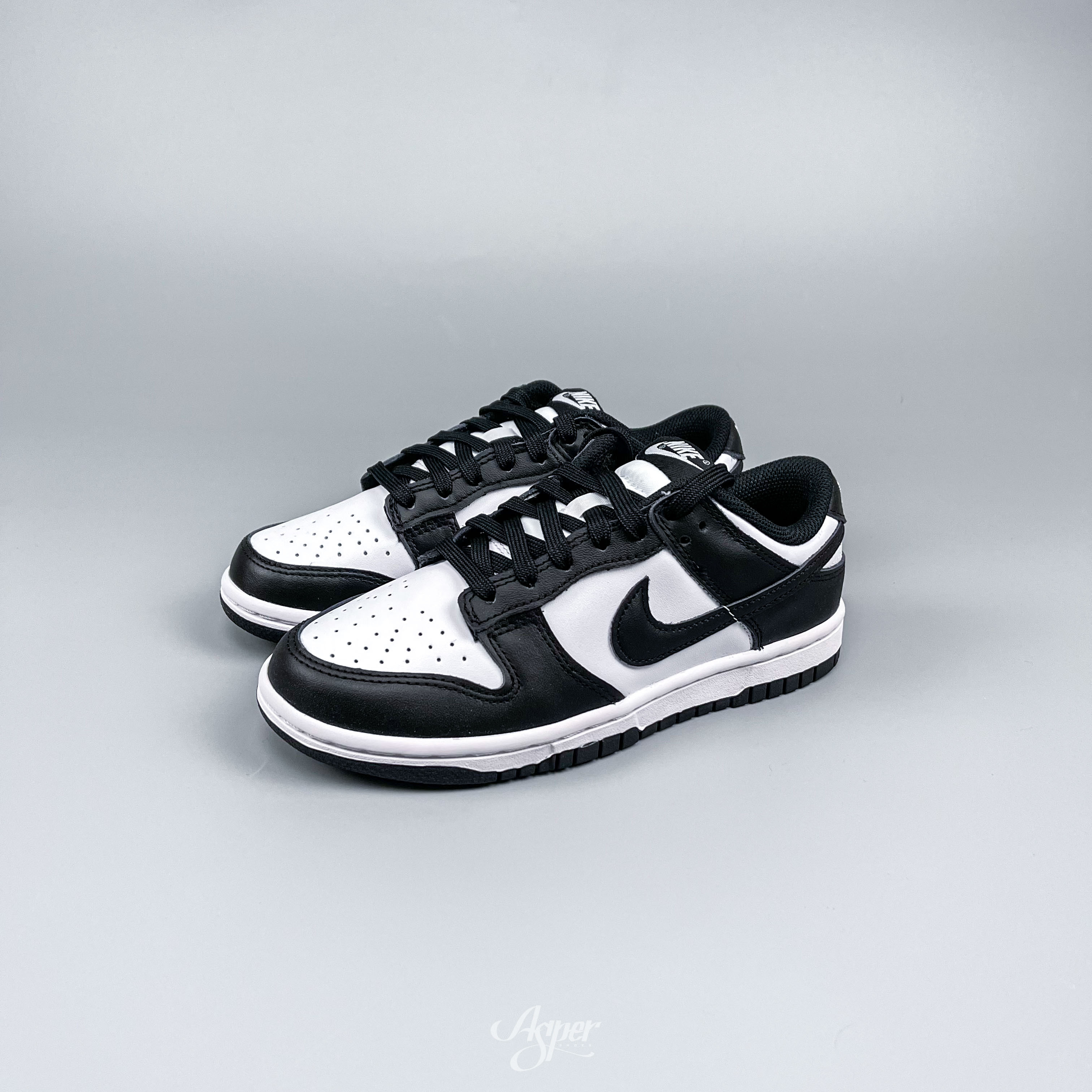 NIKE DUNK LOW 熊貓黑白女鞋DD1503-101