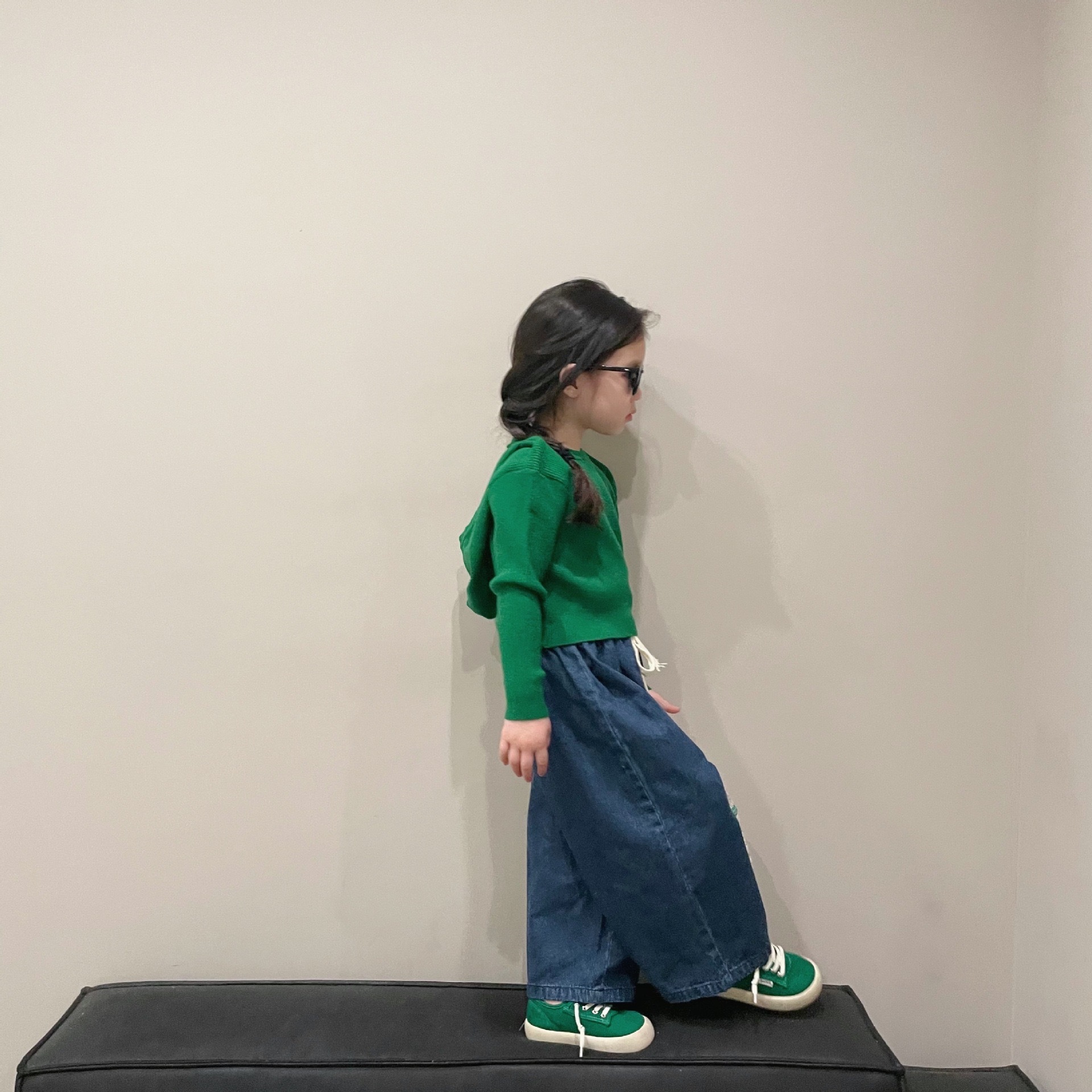 綠色連帽毛衣/不挑衣服都好搭綁帶牛仔寬褲