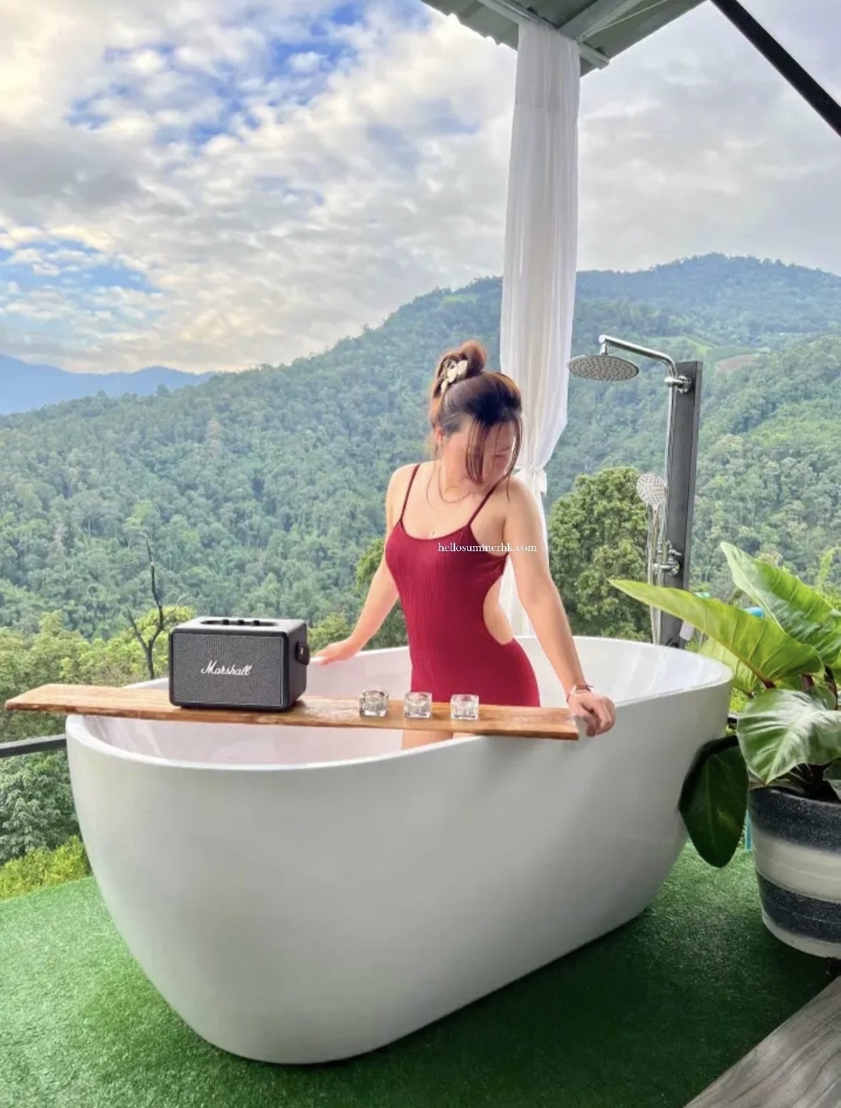 OP025 酒紅色露背修身直坑紋連身泳衣