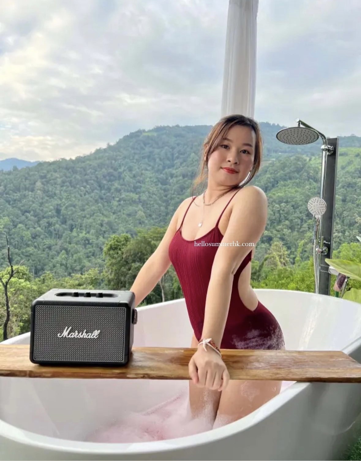 OP025 酒紅色露背修身直坑紋連身泳衣