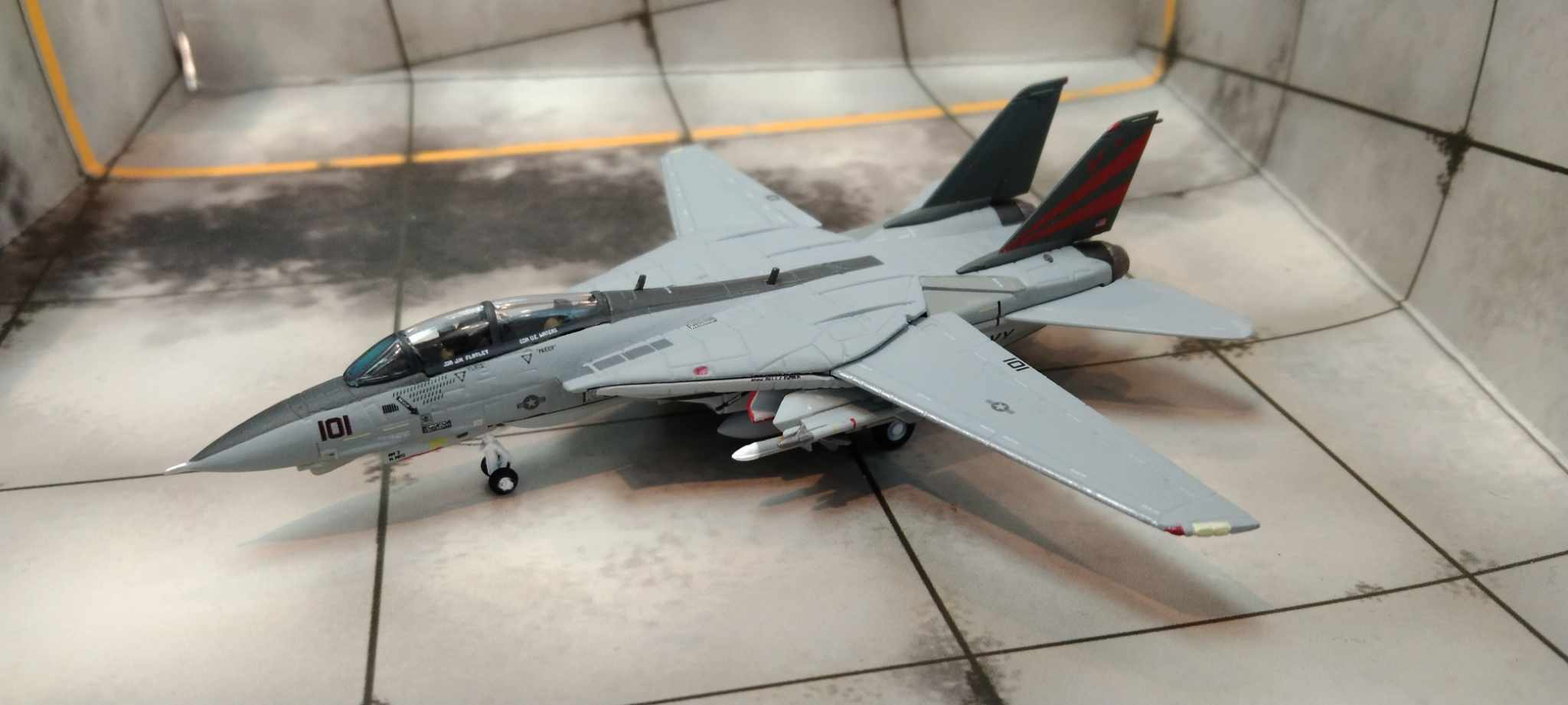 Hogan M-Series 1/200  美國海軍 F-14A 154中隊 機號NF101