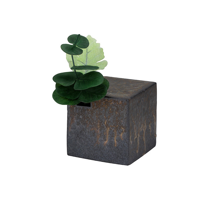 黑鐵釉方塊花器