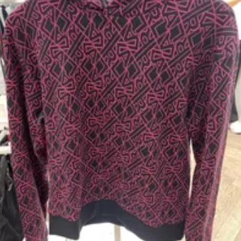 [S] KARL LAGERFELD AOP HOODIE KNIT TOP,FUCHSIA/BLACK, 22WW1850-FUCHSIA/BLACK [FINAL SALE] (SKL731)