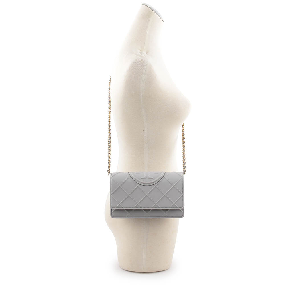 【TORY BURCH】Fleming 菱格紋皮革皮夾式鍊包(海灣灰) 138853 029