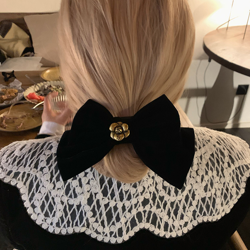 《2969》愛心山茶花黑色絲絨髮夾