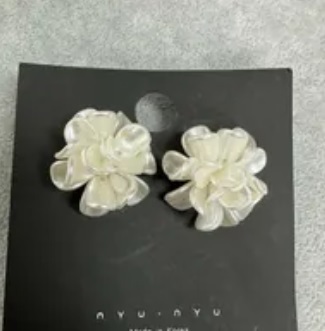 [S] NYU.NYU FLOWER STUD EARRINGS,WHITE, SNN221 (SNN221)