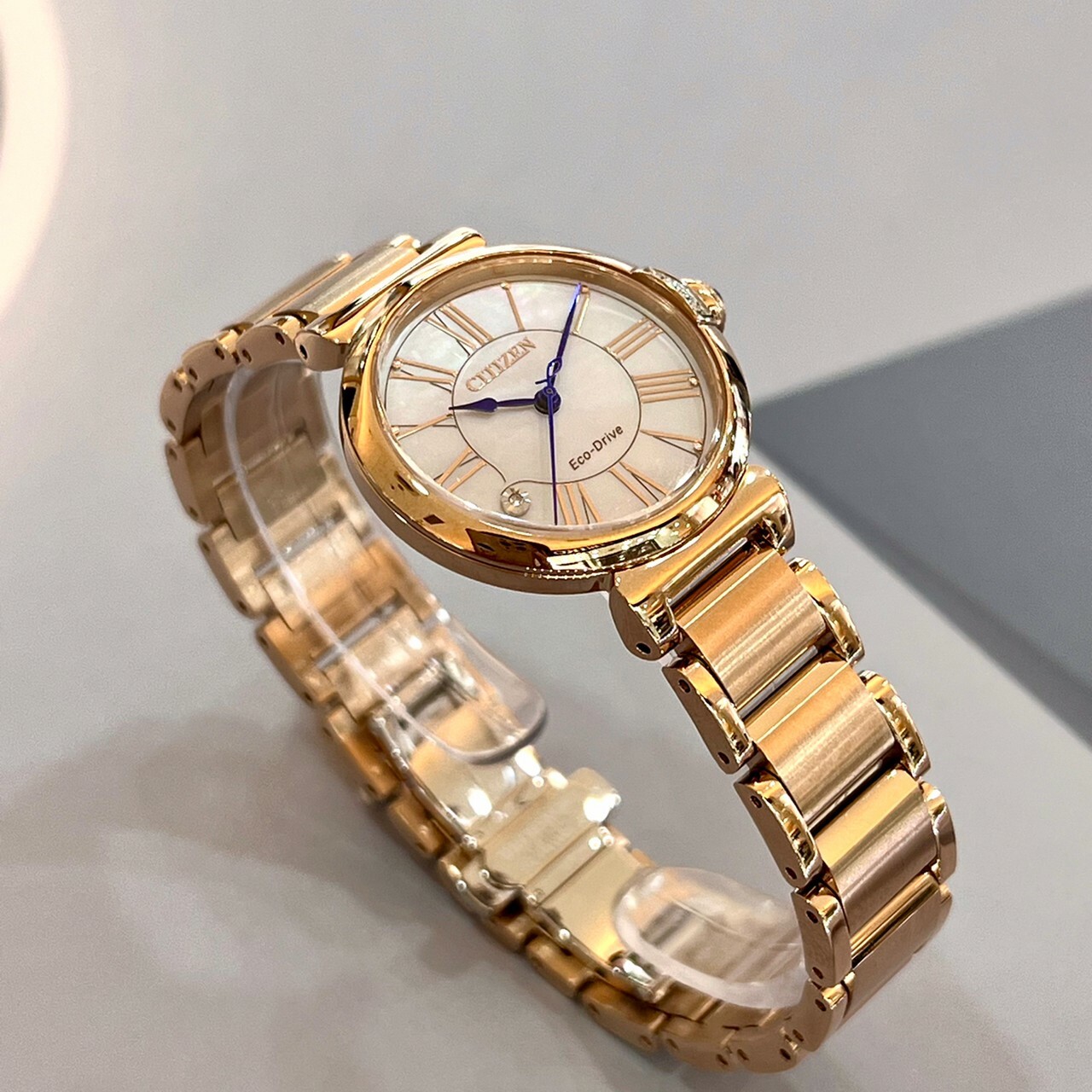 【CITIZEN 星辰】L系列 幸福鈴蘭 永恆款 光動能大三針女錶 EM1063-89D 29.5mm 現代鐘錶