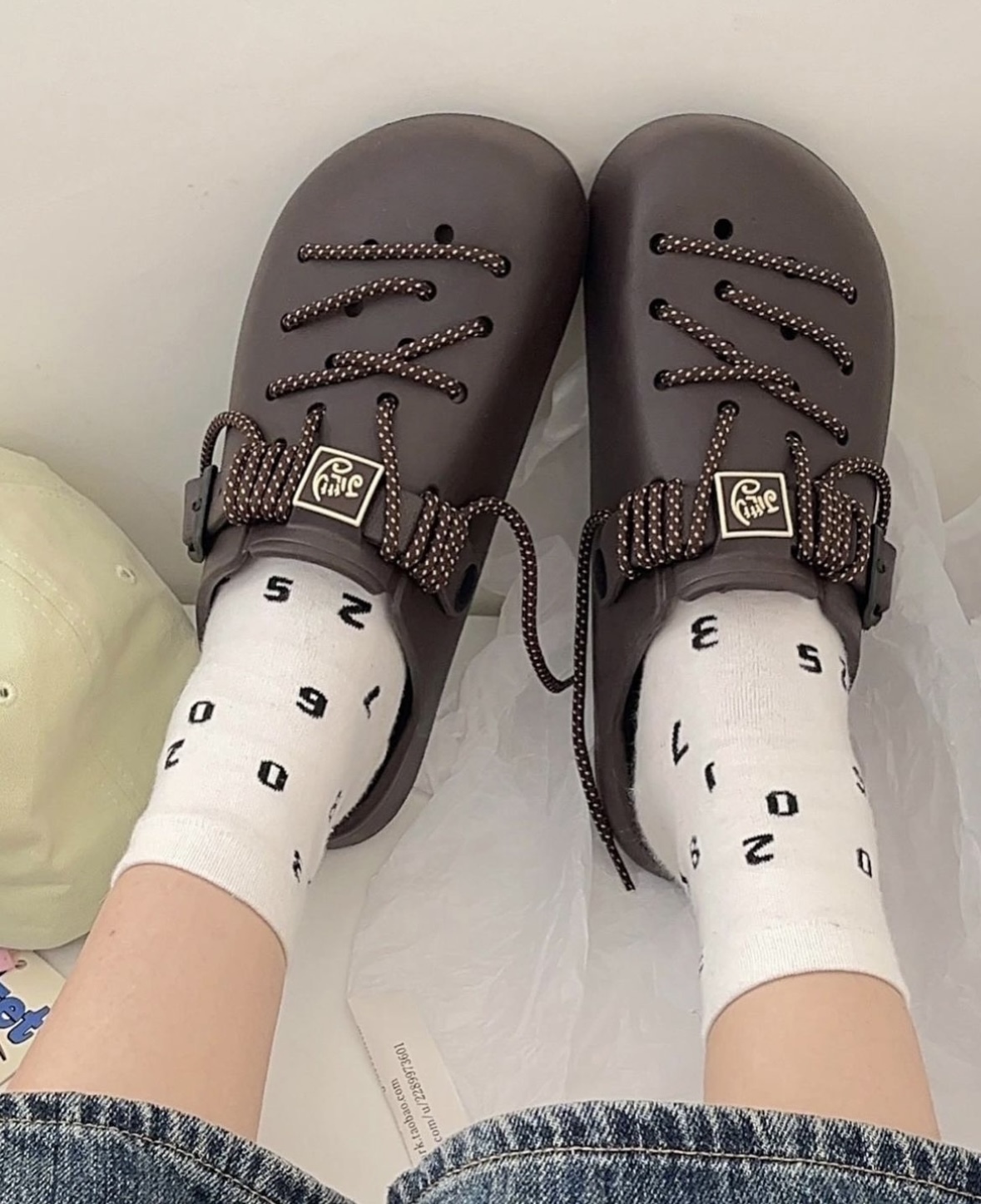 JIFFFLY 麻繩鞋帶洞洞鞋 麻繩 情侶 平價 穆勒 防水 四色 卡其 乳白 黑 咖啡/預購