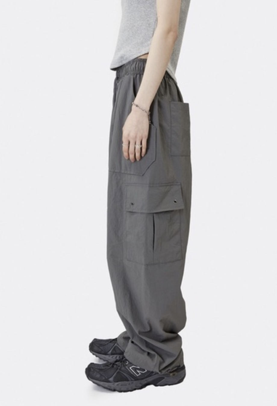 韓國 Raucohouse (SALE) 錐形裁片尼龍長褲 上寬下窄 繭型剪裁 長褲 休閒褲 尼龍 休閒長褲