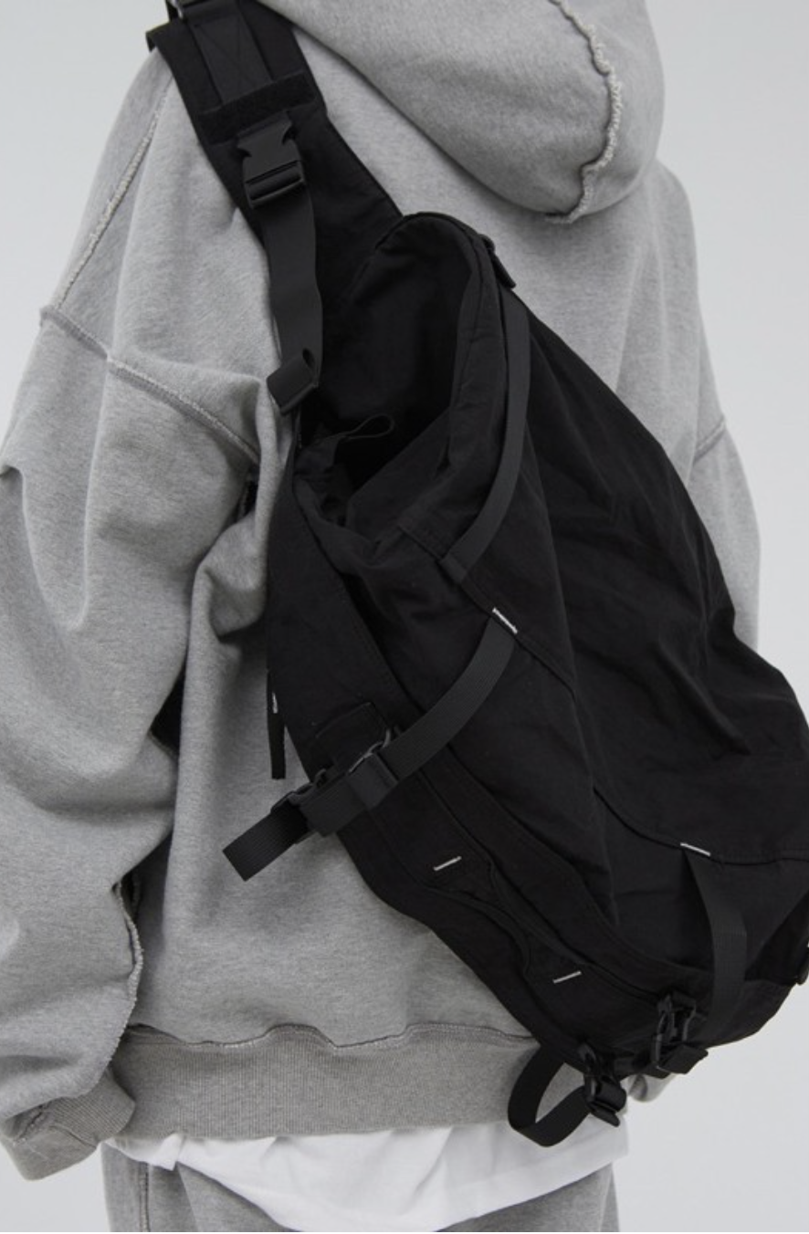 韓國 Raucohouse 戶外山系多背帶造型側背包 賽博龐克 肩包 側背包 造型包 郵差包 肩背包