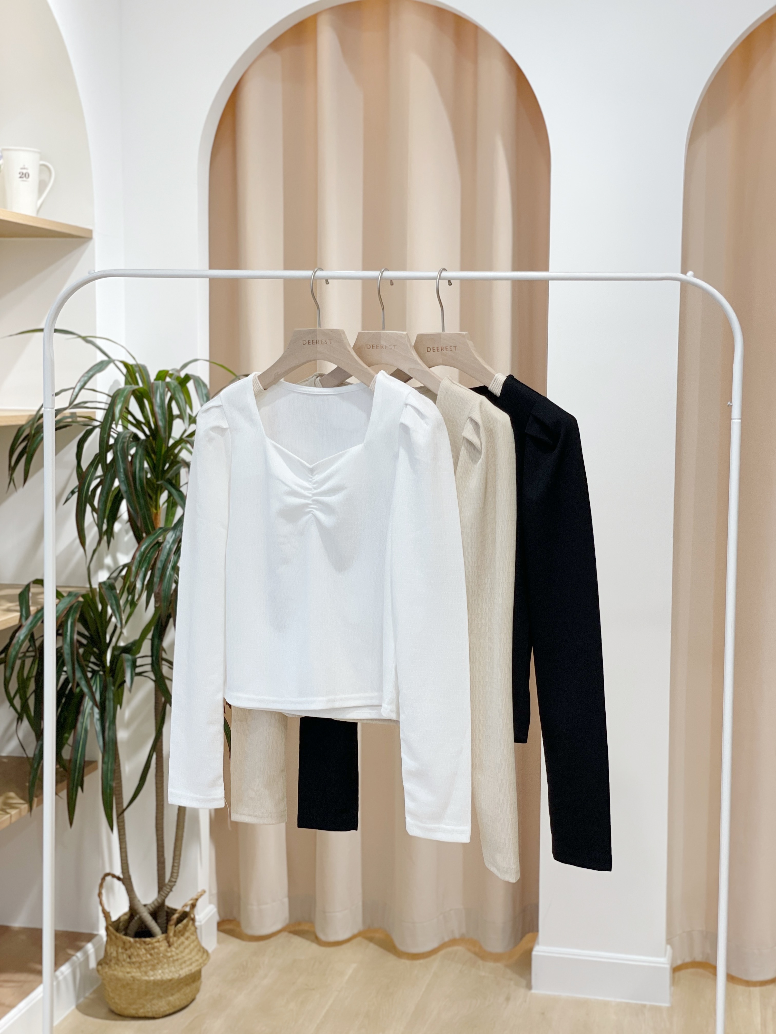 T787 Conch Pleated Basic Top