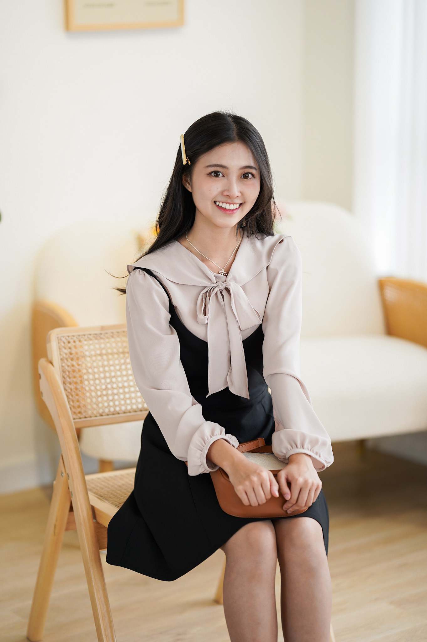 AC043 Olive Pearl Hair Clip