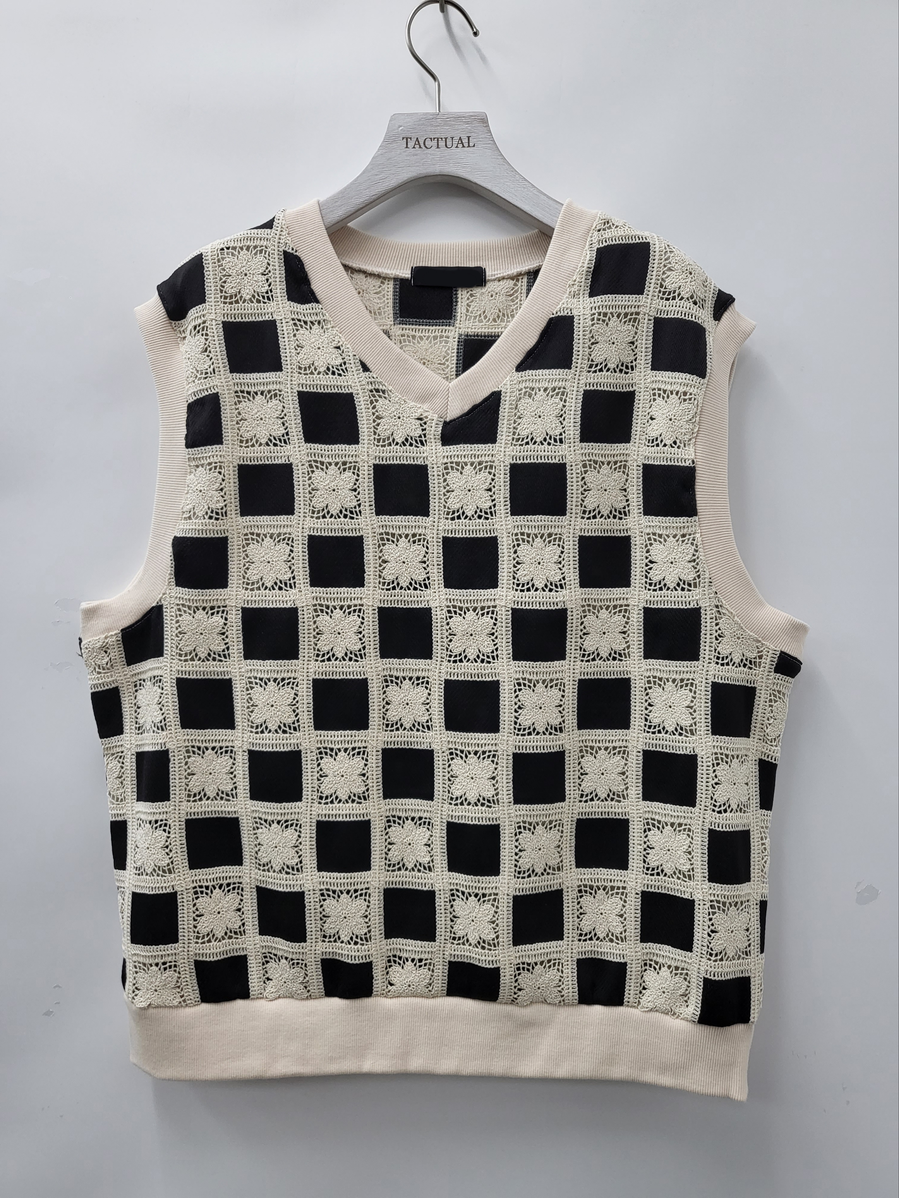 V領花花格仔背心 V102