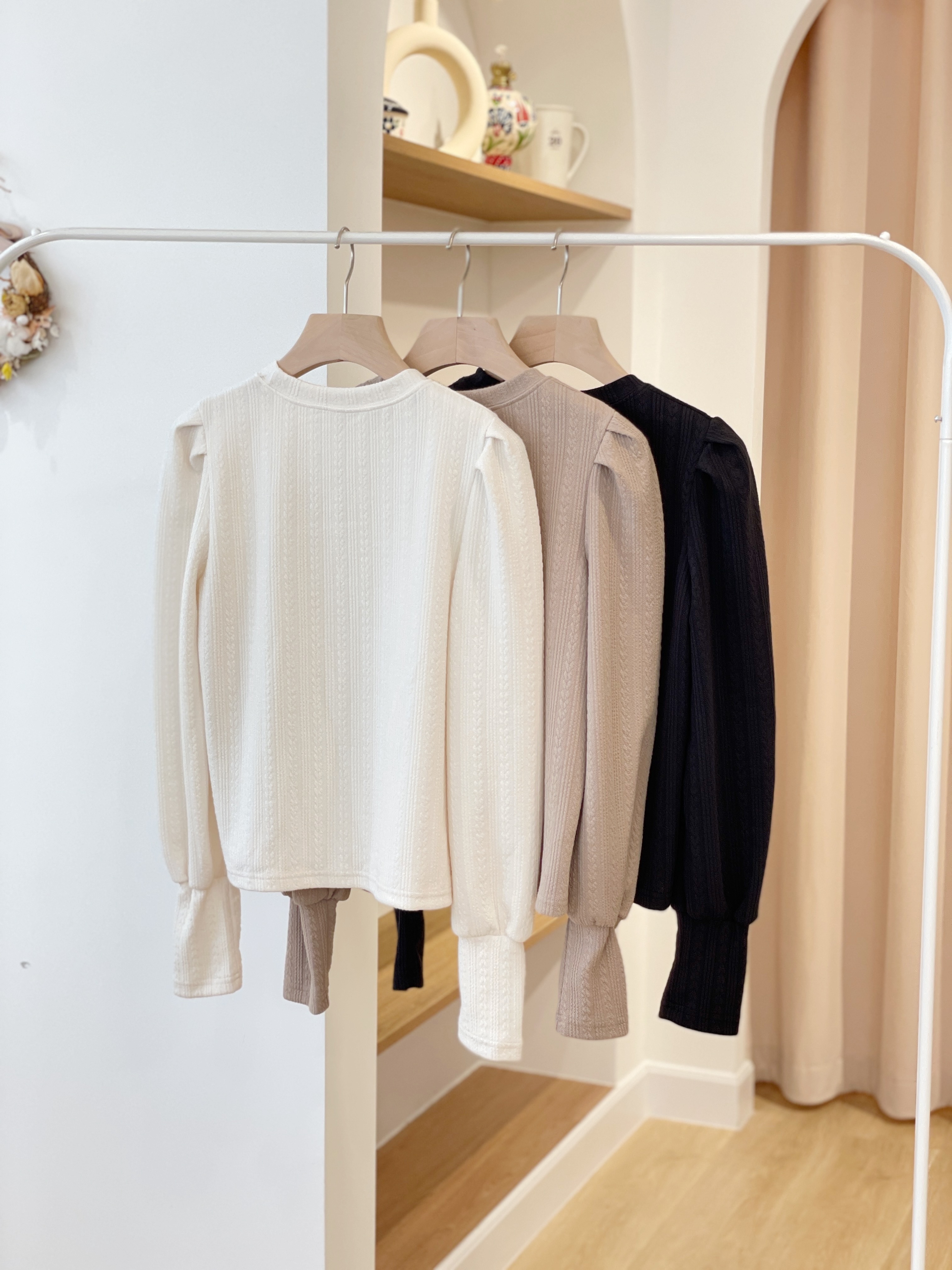 T794 Fall Embossing Puffy Top