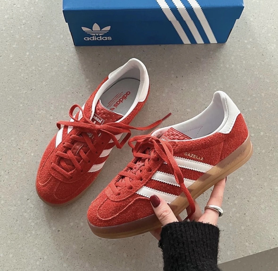 定番のお歳暮＆冬ギフト INDOOR GAZELLE adidas 新品 百々千晴着用 ...