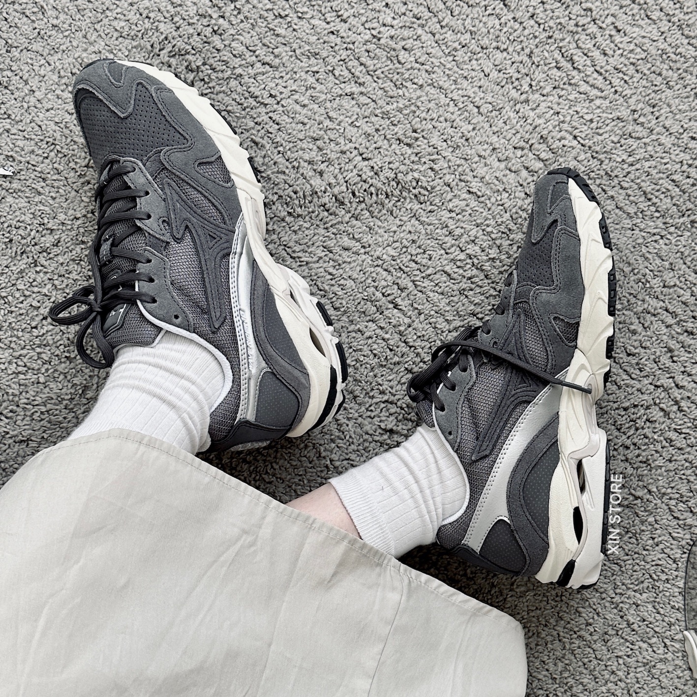 【現貨】Mizuno 美津濃 Wave Rider 10 復古 慢跑鞋 雲霧灰