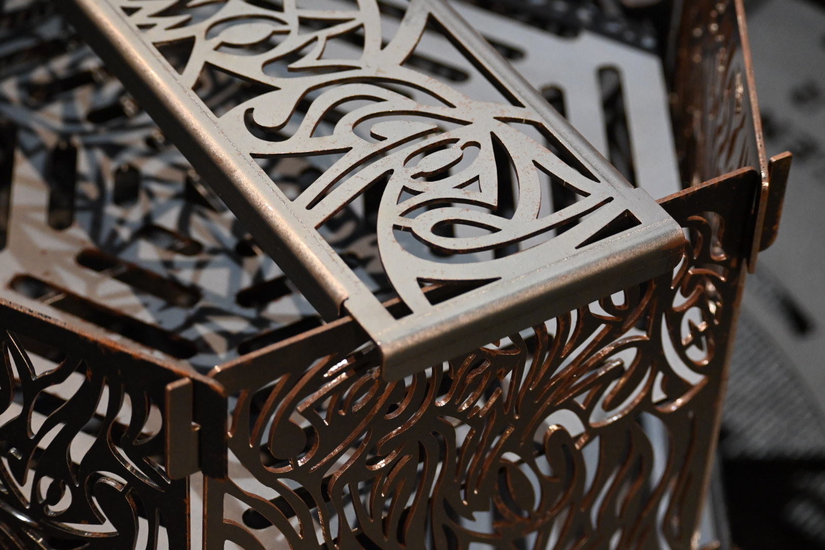 組立式焚火台「Shinobi」（シノビ）/【黒皮鉄】 ロブスノー収納バッグ