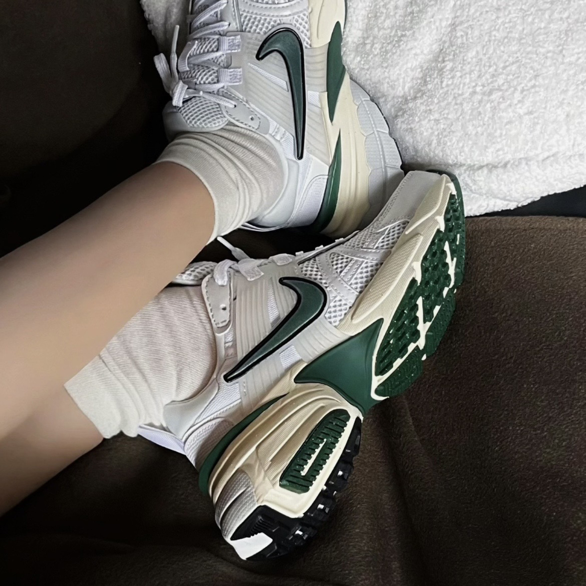 Nike V2K Run Runtekk 米綠 復古 FD0736-101