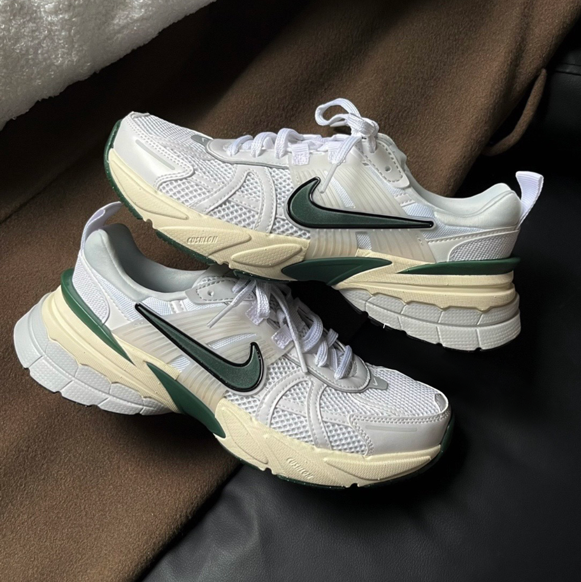 Nike V2K Run Runtekk 米綠 復古 FD0736-101