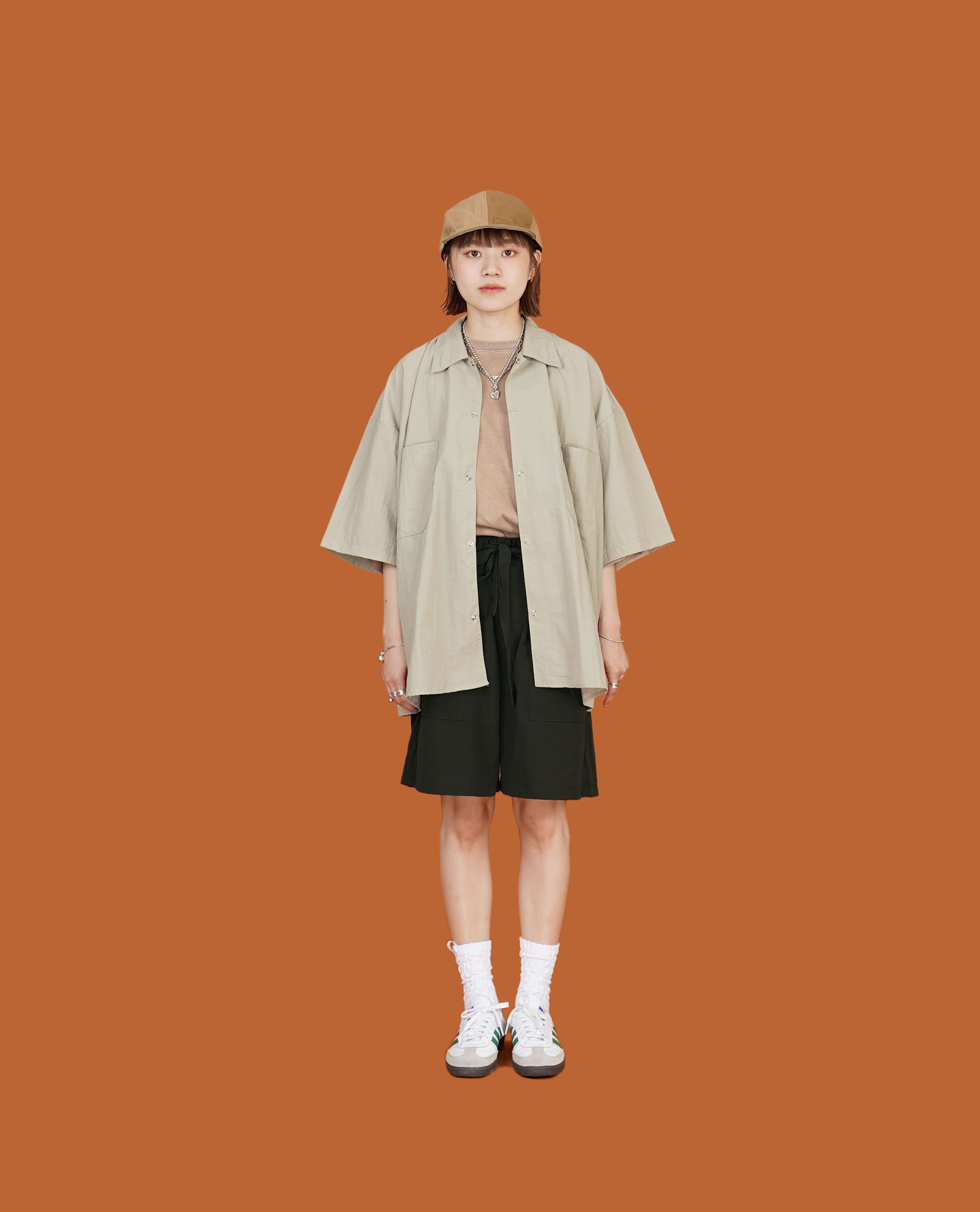 薄料大方口袋膝上短褲