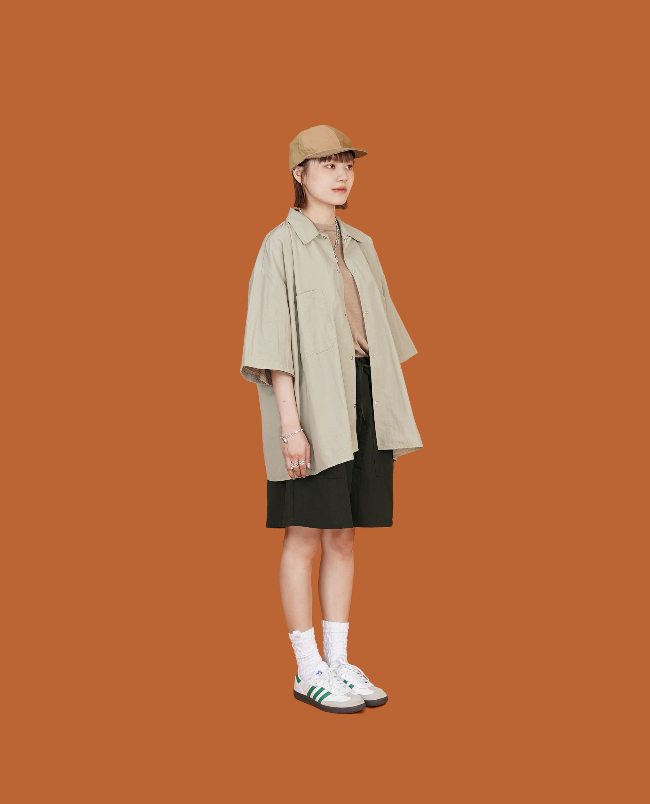 薄料大方口袋膝上短褲