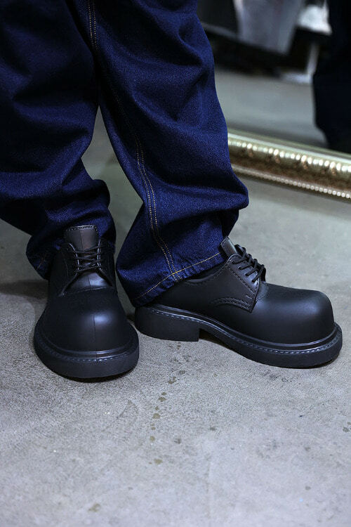 特大號突出德比鞋