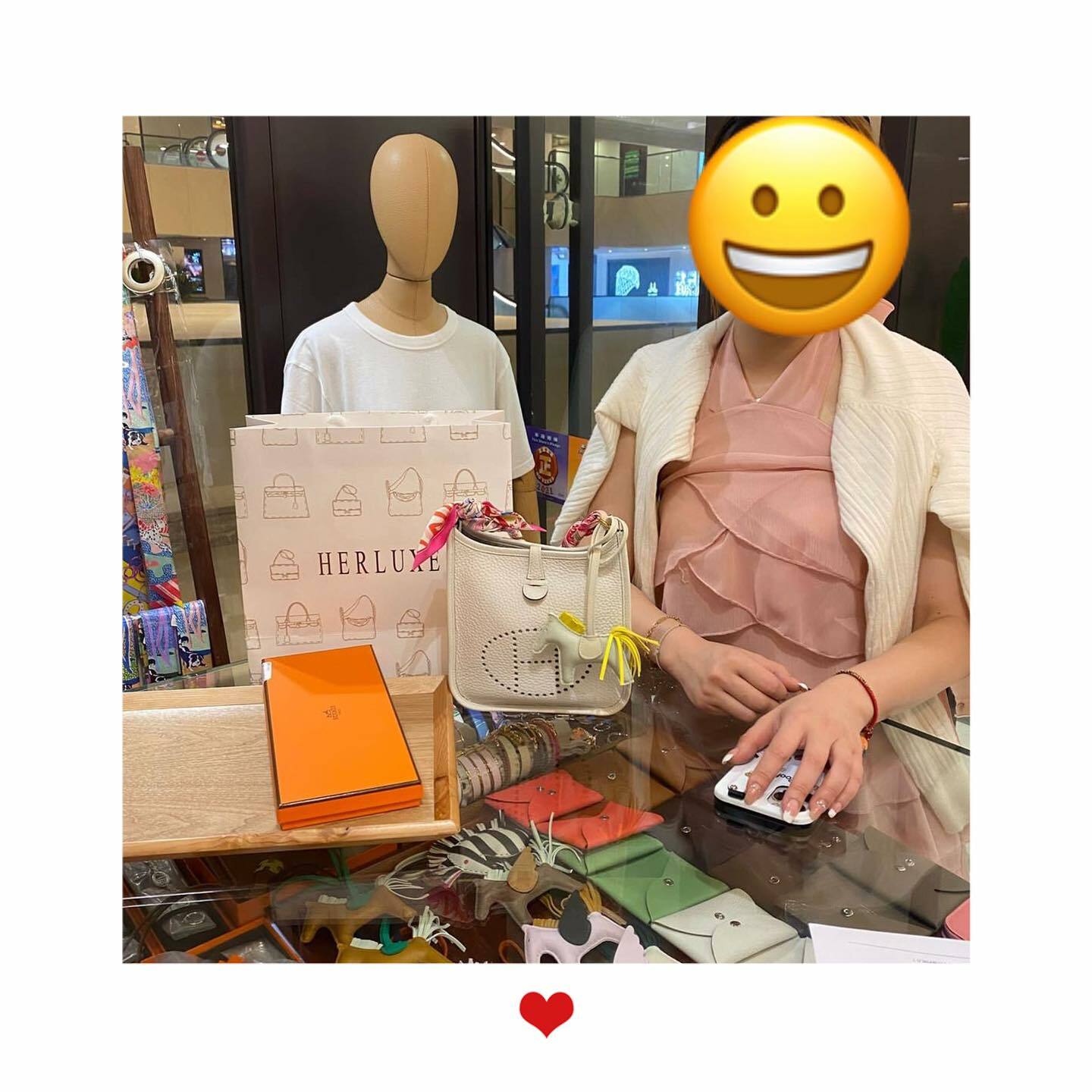 爽快靚靚來復購🎉 揀咗小馬來襯袋🐎 之前還幫襯我哋買咗mini E同Twilly👏 靚靚對HERLUXE提供嘅服務如綁Twilly感到滿意❤️ 多謝你哋嘅支持與認可🫶