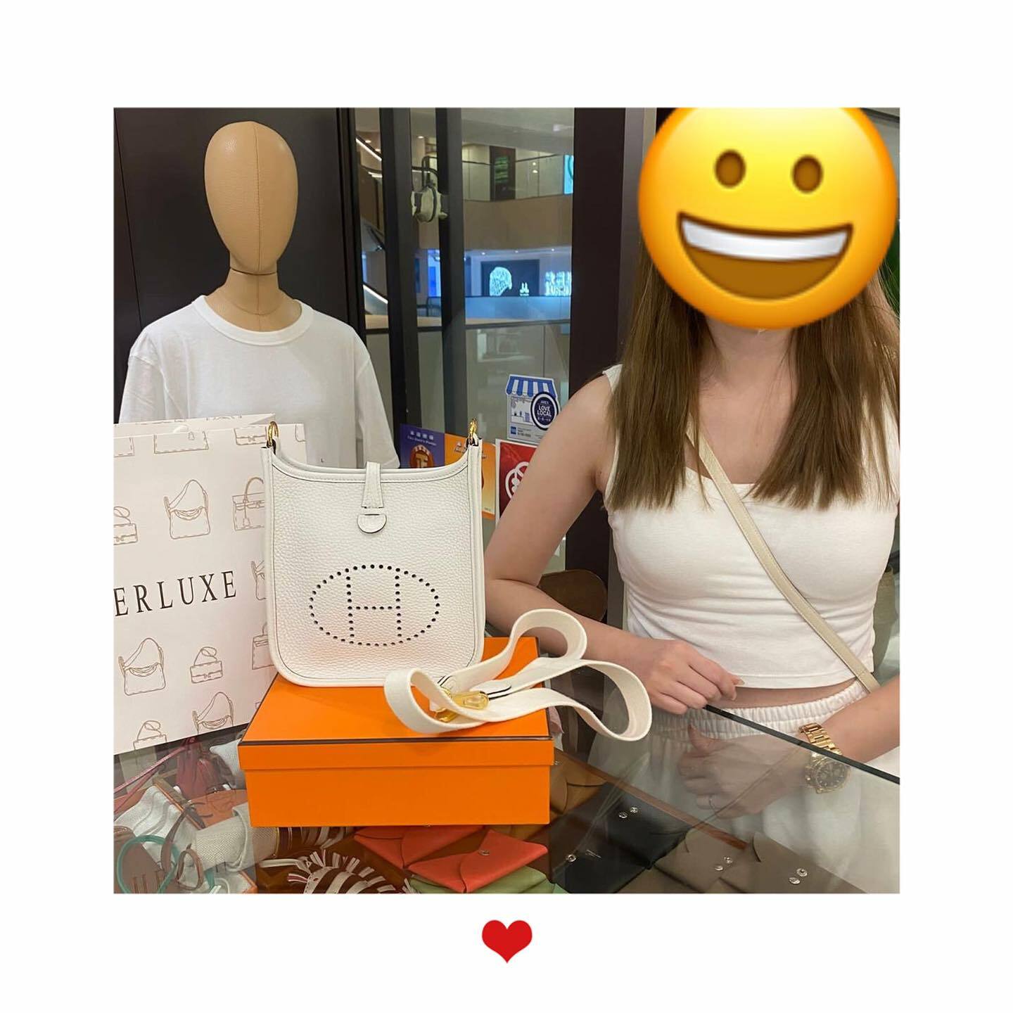 爽快靚靚walk in來買咗mini E新白色🤍 原來早前曾經陪同朋友來shopping🛍 靚靚表示：信任HERLUXE口碑👍 鐘意即時買現貨嘅購物模式🫶 對我哋整體服務很滿意❤️ 多謝你嘅支持與認可🫶💪