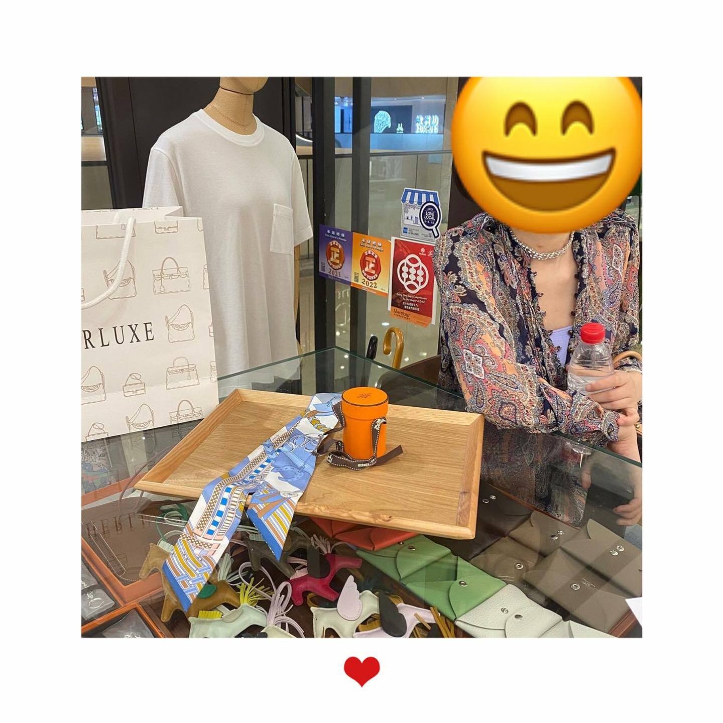 遊客靚靚walk in來買嘢🎉 揀咗twilly🎀 靚靚覺得HERLUXE價錢很實惠😍 即刻埋單👏 多謝你嘅支持🫶